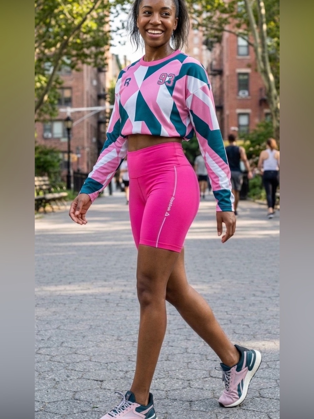 Reebok Vibrant Hot Pink Biker Shorts Athletic w Zipper Pocket – Size Large - EUC - Picture 1 of 6